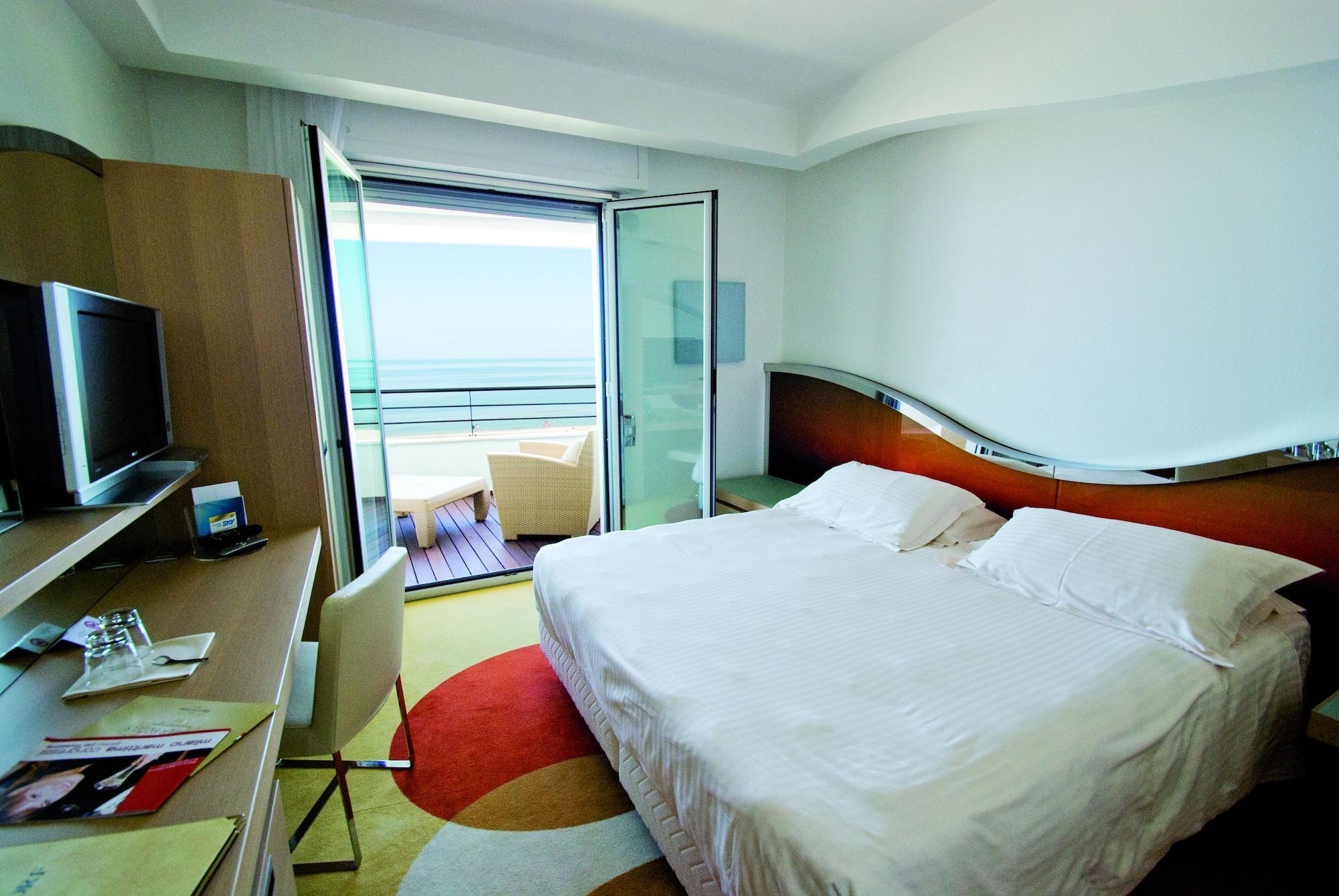 Waldorf- Premier 5*