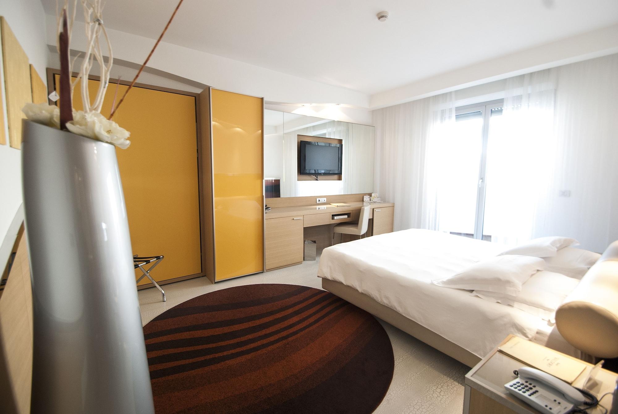 Hotel Waldorf- Premier